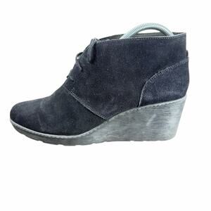 Clarks Womens Black Suede Tie Wedge Ankle Boots Outdoor Comfort Size 10W Wide